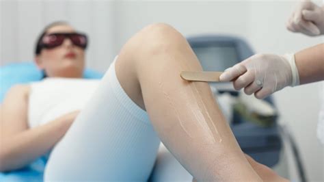 pilnos bikini depiliacijos procedūra vašku