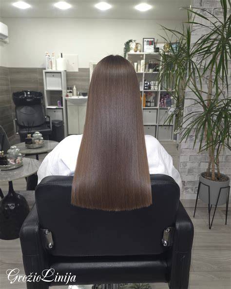 Plaukų tiesinimas keratinu grožio salone
